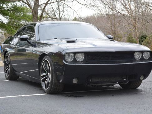 Used 2014 Dodge Challenger SRT8 Core image 3