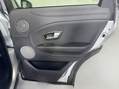 Used 2019 Land Rover Range Rover Evoque SE image 28
