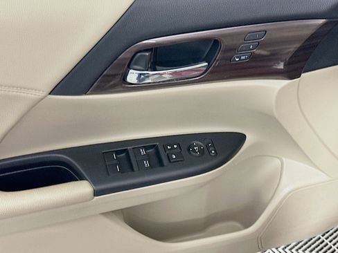 Used 2017 Honda Accord EX-L image 15