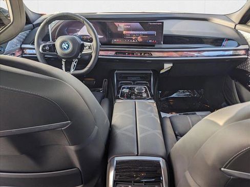 Used 2025 BMW i7 xDrive60 image 15