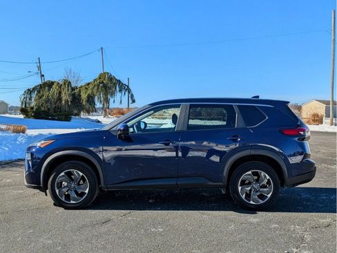 Used 2024 Nissan Rogue SV image 9