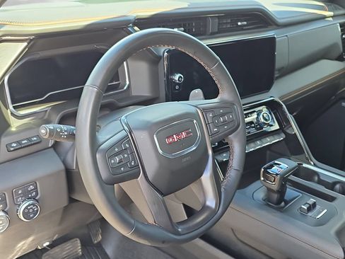 Used 2025 GMC Sierra 1500 AT4 w/ AT4 Premium Package AWD/4WD image 18