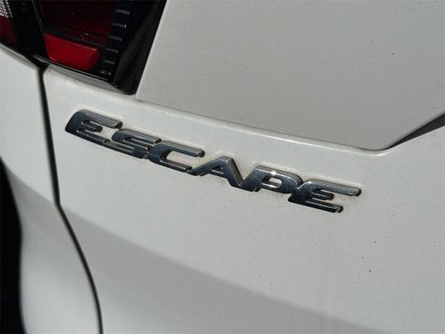Used 2018 Ford Escape SE w/ SE Sync 3 Package image 10