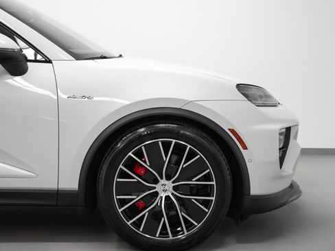 New 2025 Porsche Macan 4S Electric image 15