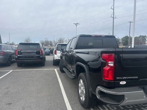 Used 2023 Chevrolet Silverado 2500 LTZ image 4