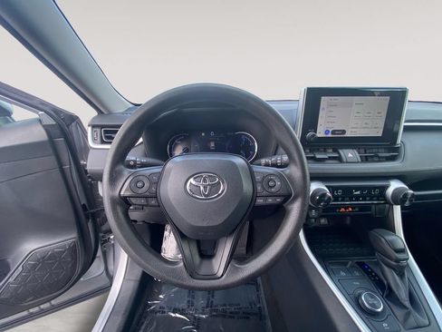 Used 2024 Toyota RAV4 XLE AWD/4WD image 12
