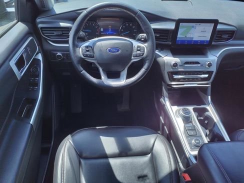 Used 2021 Ford Explorer XLT w/ Equipment Group 202A image 7