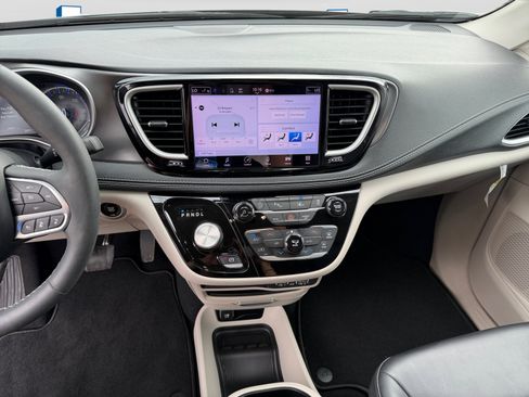 Certified 2023 Chrysler Pacifica Touring-L FWD image 18