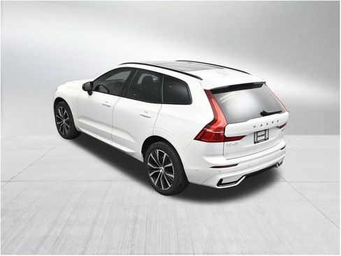 Used 2024 Volvo XC60 B5 Plus w/ Climate Package AWD/4WD image 16