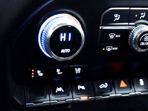 Used 2022 GMC Sierra 1500 AT4 w/ AT4 Premium Package image 22