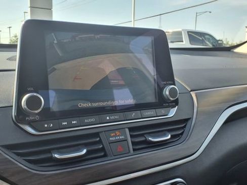 Used 2025 Nissan Altima 2.5 SV image 25