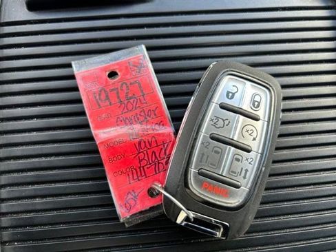 Used 2024 Chrysler Pacifica Limited FWD image 64