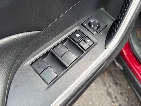 Used 2021 Toyota RAV4 XLE w/ Convenience Package image 25