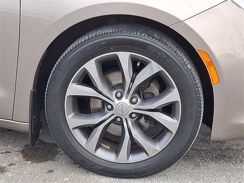 Used 2017 Chrysler Pacifica Limited image 8