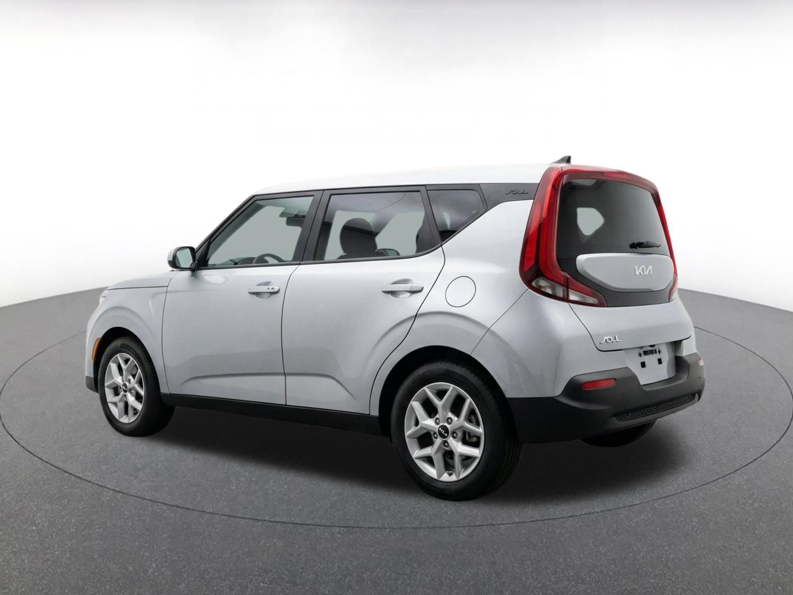Used 2025 Kia Soul LX w/ LX Technology Package FWD image 6