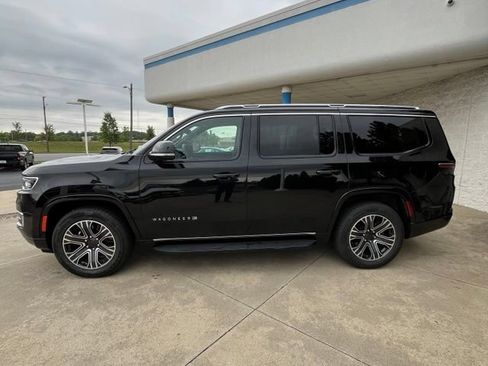 Used 2024 Jeep Wagoneer Series II AWD/4WD image 2