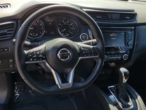 Used 2018 Nissan Rogue SV image 13