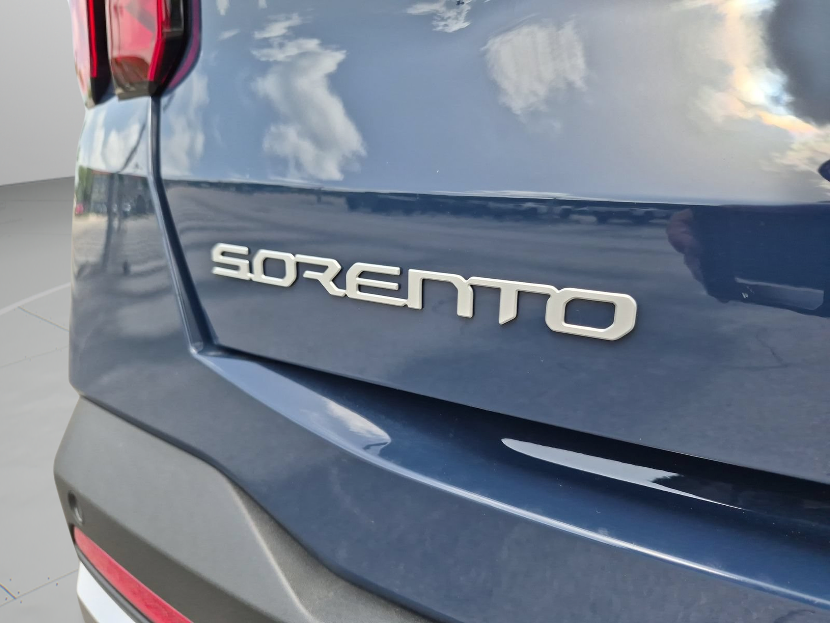 Certified 2025 Kia Sorento S FWD image 31