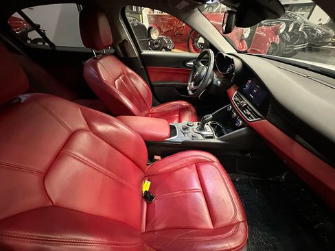 Used 2020 Alfa Romeo Giulia Sport RWD w/ Quick Order Package 22K Sport image 12