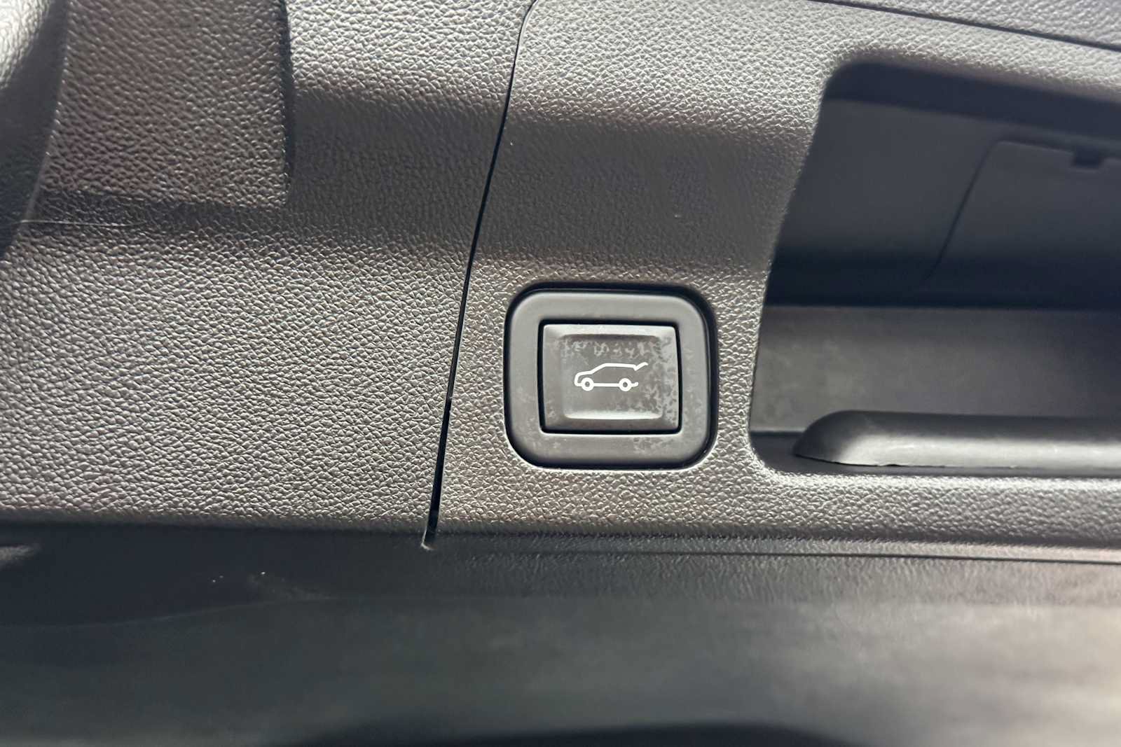 Used 2023 GMC Acadia SLT w/ Elevation Edition FWD image 12
