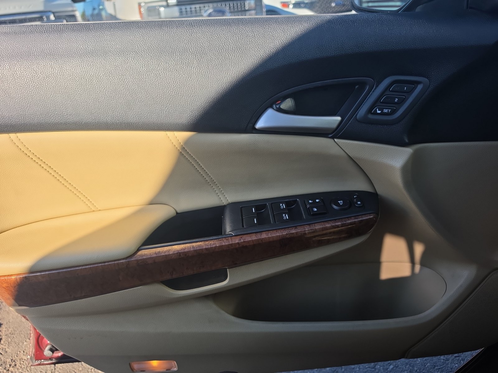 Used 2011 Honda Accord EX-L image 9