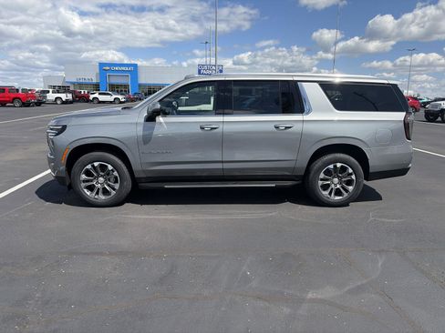 New 2026 Chevrolet Suburban LT w/ Comfort Package AWD/4WD image 11