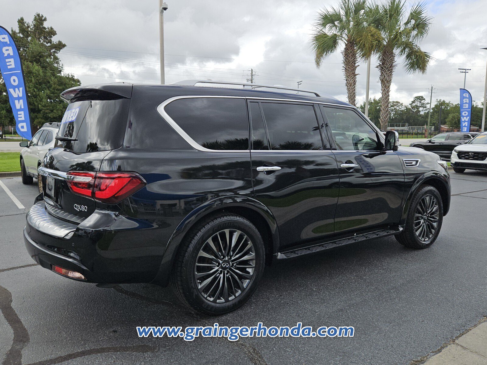 Used 2022 INFINITI QX80 Sensory w/ Cargo Package AWD/4WD image 5