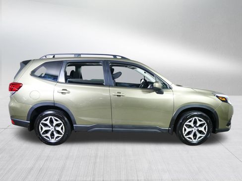 Used 2024 Subaru Forester Premium AWD/4WD image 8