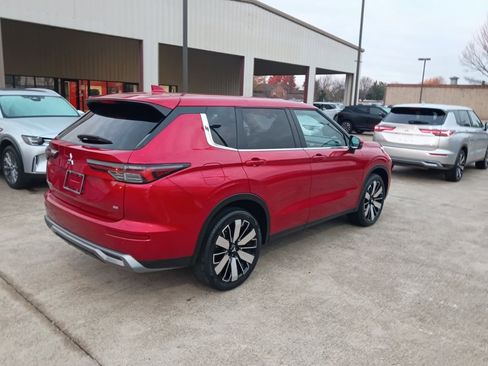 Used 2025 Mitsubishi Outlander SE image 9