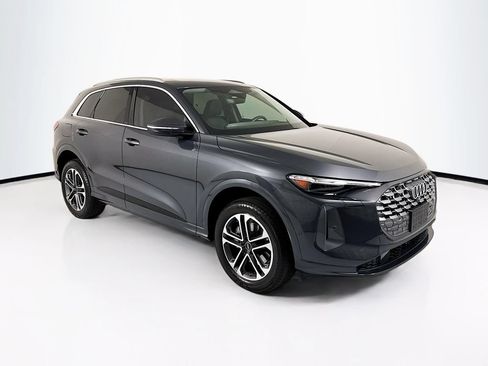 Used 2025 Audi Q5 Premium Plus w/ Premium Plus AWD/4WD image 3