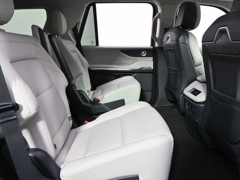 New 2026 Lincoln Navigator Reserve w/ Jet Appearance Package AWD/4WD image 18