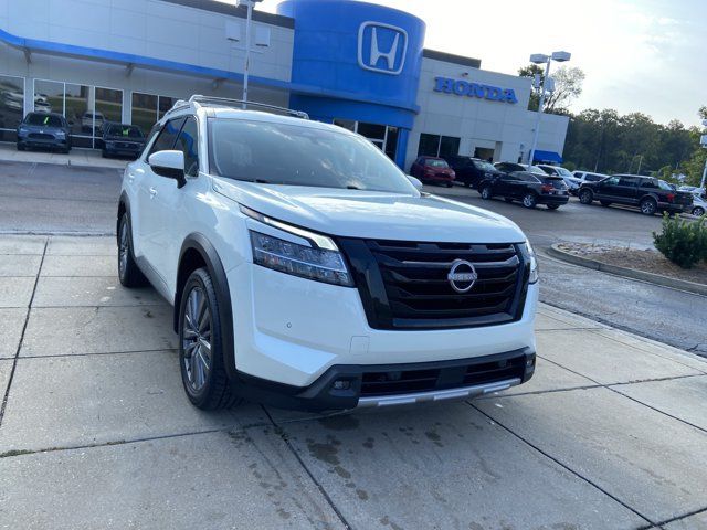 Used 2024 Nissan Pathfinder SL w/ SL Premium Package FWD image 2
