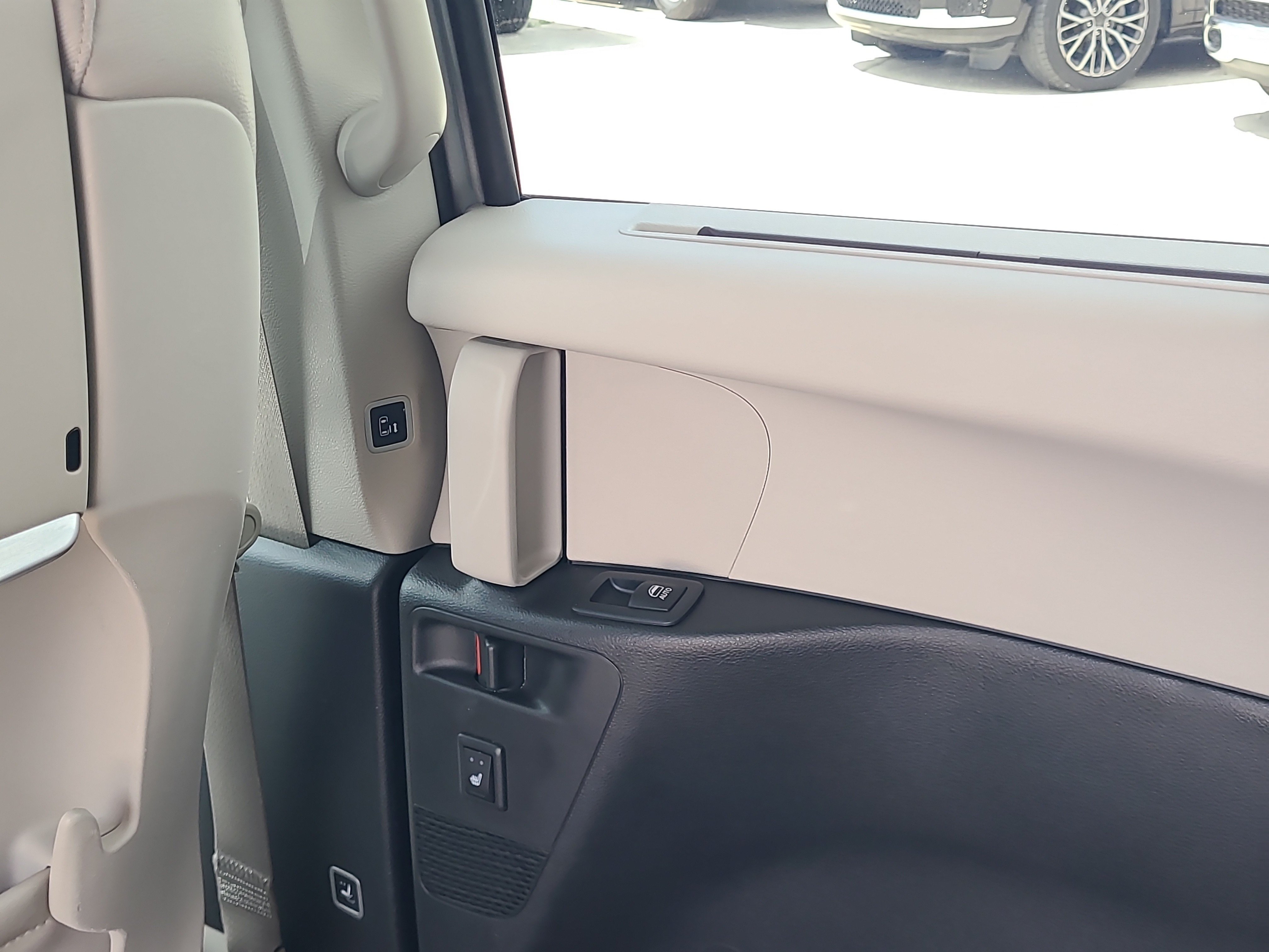 Used 2019 Chrysler Pacifica Touring-L Plus w/ Advanced Safetytec Group FWD image 12