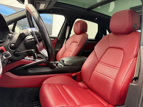 Used 2023 Porsche Cayenne Platinum Edition AWD/4WD image 5