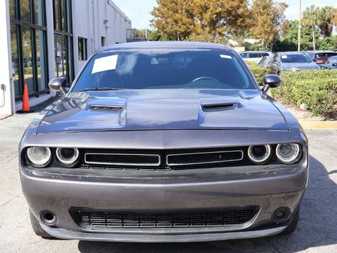 Used 2019 Dodge Challenger SXT image 8