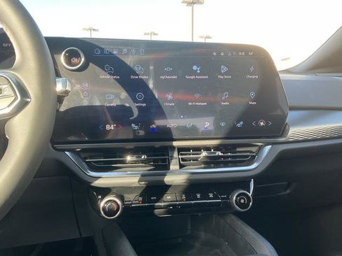 New 2026 Chevrolet Equinox EV LT image 18