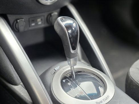 Used 2016 Hyundai Veloster image 31