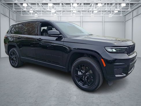 Used 2024 Jeep Grand Cherokee L Altitude image 7