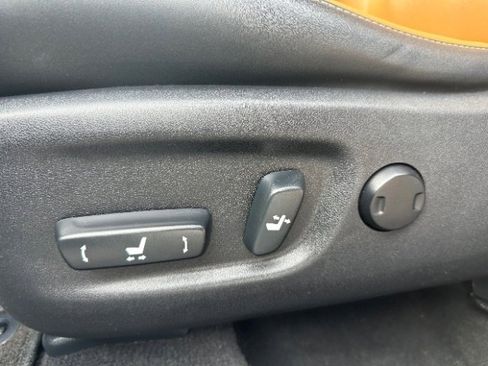 Used 2015 Lexus CT 200h w/ Seat Comfort Package image 17