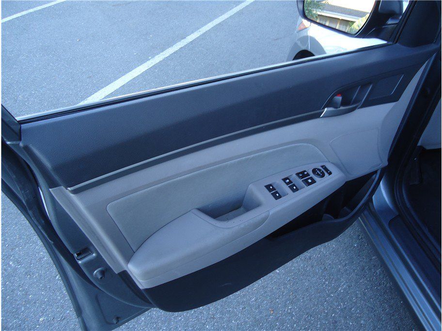 Used 2017 Hyundai Elantra SE FWD image 10