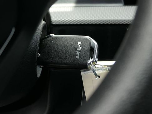 Used 2025 Kia Sportage LX FWD image 20