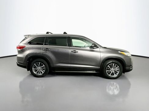 Used 2019 Toyota Highlander XLE AWD/4WD image 8