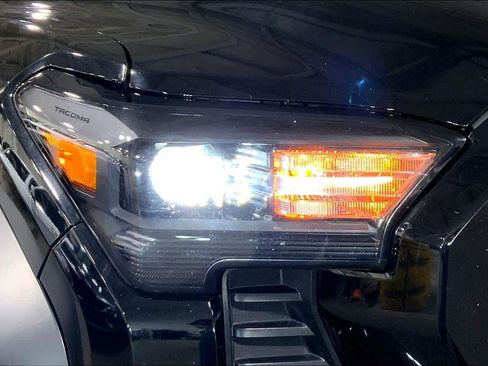 Used 2024 Toyota Tacoma TRD Off-Road AWD/4WD image 28