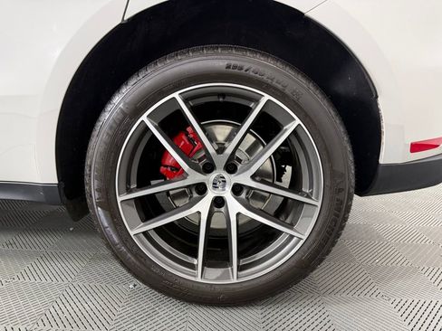 Certified 2024 Porsche Macan S AWD/4WD image 12