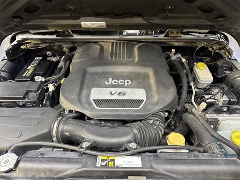 Used 2015 Jeep Wrangler Sport image 26