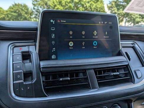 Certified 2024 Chevrolet Tahoe Z71 w/ Luxury Package AWD/4WD image 6