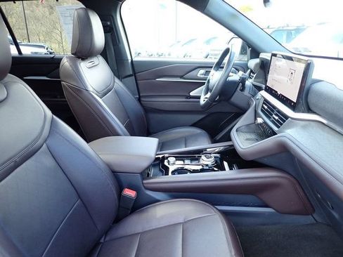 Used 2025 Ford Explorer Platinum AWD/4WD image 11