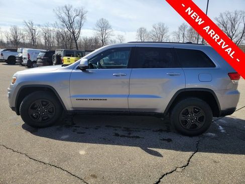 Used 2017 Jeep Grand Cherokee Laredo image 6