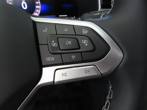 New 2026 Volkswagen Taos SE FWD image 14