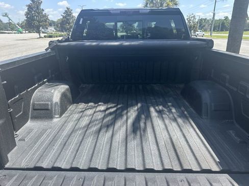 Used 2022 Chevrolet Silverado 1500 High Country w/ Technology Package image 26